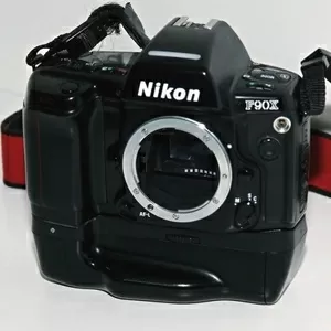 Продаю профессиональный пленочный фотоаппарат Nikon F90X + MB10 (batte