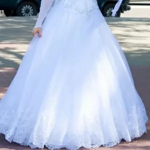 Продаётся белоснежное свадебное платье,  ручная вышивка