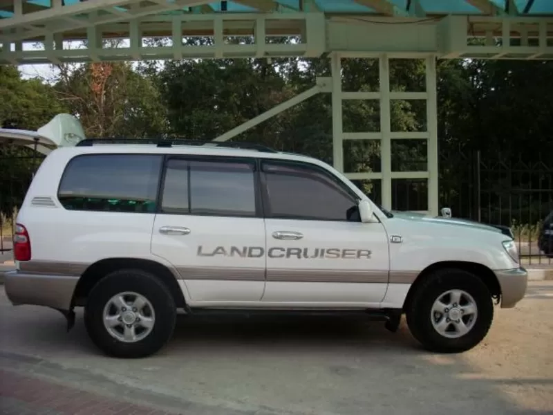 Автомобиль Toyota Land Cruiser 100,  2002 г